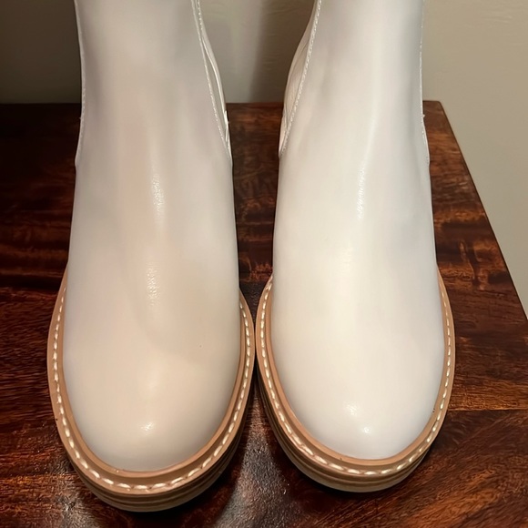 Steve Madden Cabell Bootie in Bone, Size 7 - Picture 11 of 16